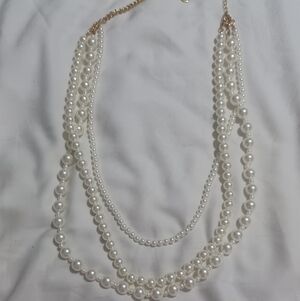 Elegant Faux Pearl Necklace